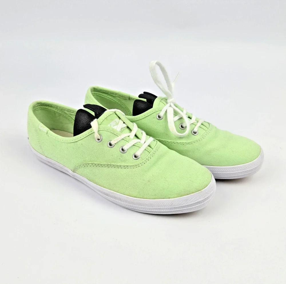 KEDS Woman's Champion Green Canvas Sneakers WF65873 (Size 6)